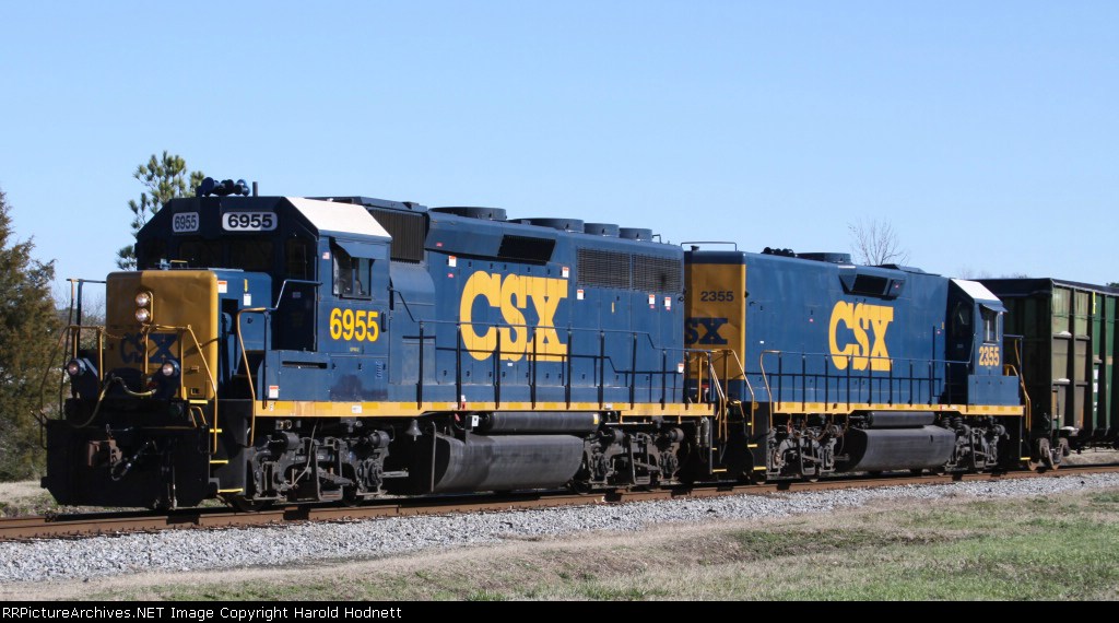 CSX 6955 & 2355 lead train F738 off the Tarboro Sub